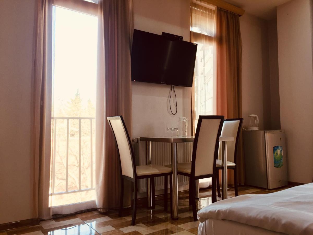 Hotel Tourist Tbilisi Ngoại thất bức ảnh